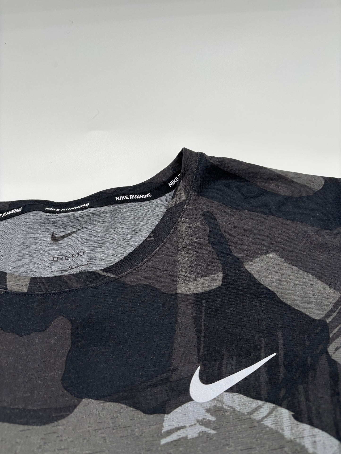 NIKE T-SHIRT