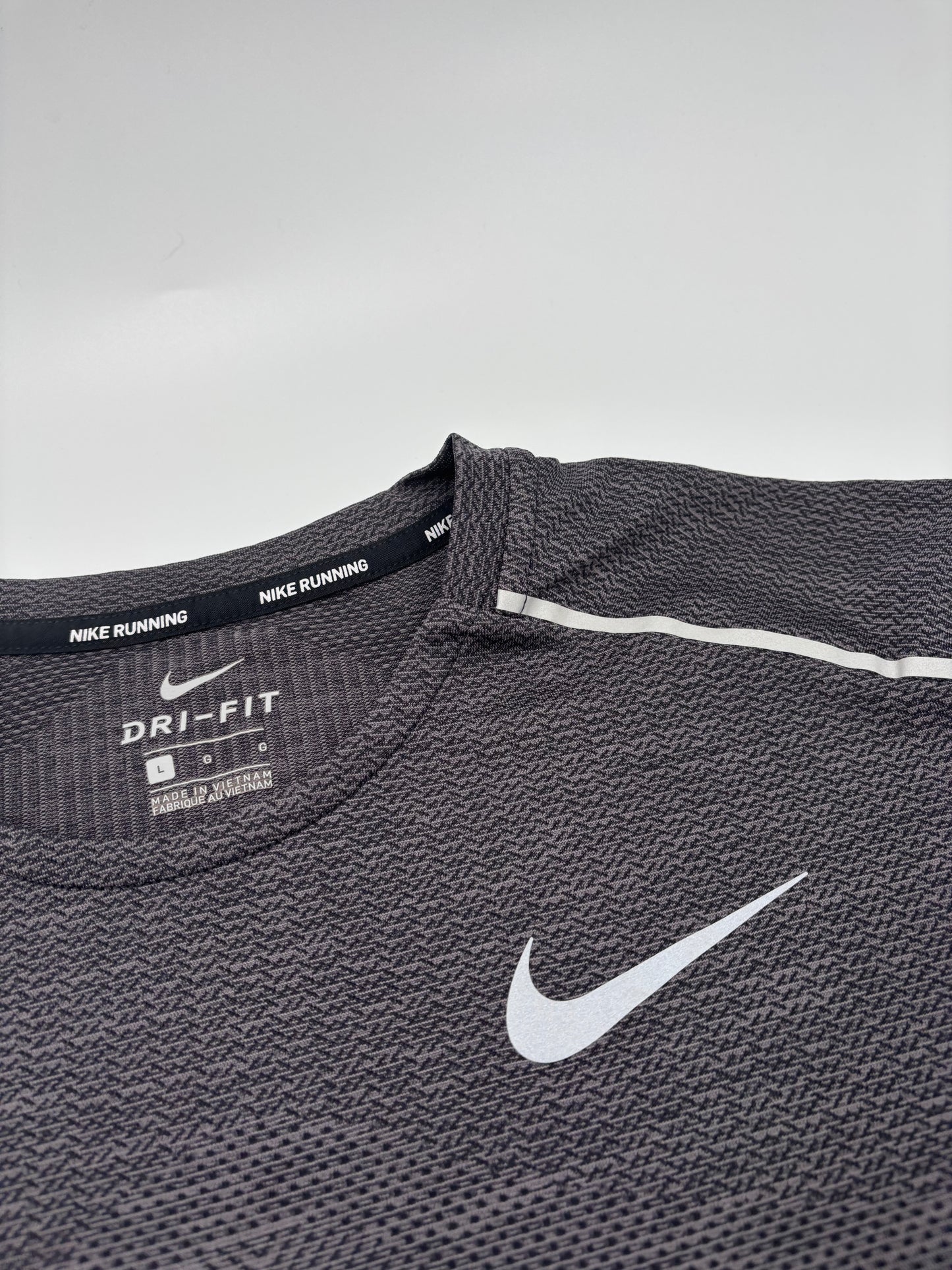 NIKE T-SHIRT