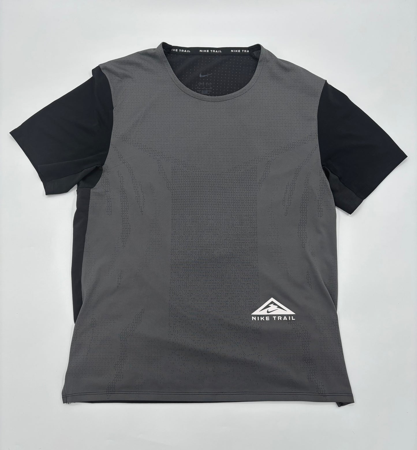 NIKE TRAIL T-SHIRT